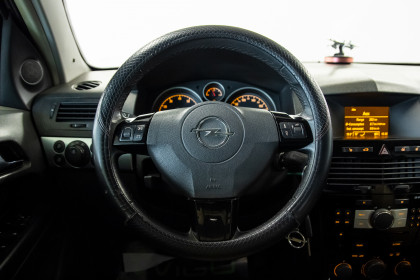 Продажа Opel Astra H Рестайлинг 1.8 MT (140 л.с.) 2008 Серебристый в Автодом
