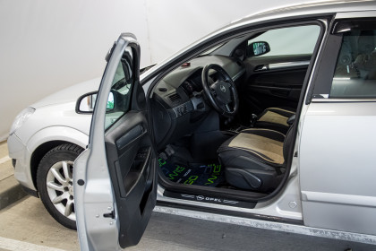 Продажа Opel Astra H Рестайлинг 1.8 MT (140 л.с.) 2008 Серебристый в Автодом