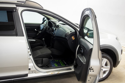 Продажа Renault Sandero II 1.6 MT (113 л.с.) 2017 Серебристый в Автодом