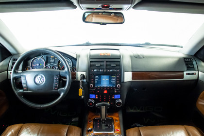 Продажа Volkswagen Touareg I 2.5 AT (174 л.с.) 2005 Зеленый в Автодом