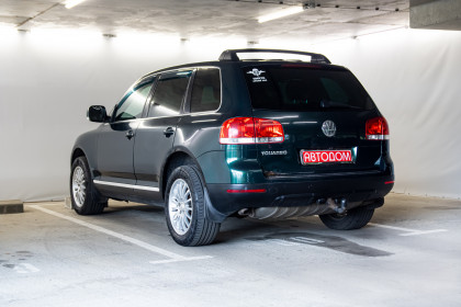 Продажа Volkswagen Touareg I 2.5 AT (174 л.с.) 2005 Зеленый в Автодом
