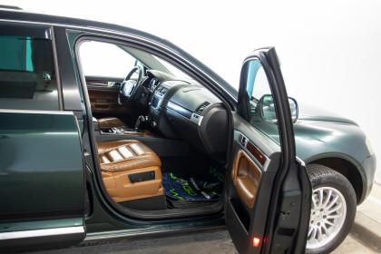 Продажа Volkswagen Touareg I 2.5 AT (174 л.с.) 2005 Зеленый в Автодом