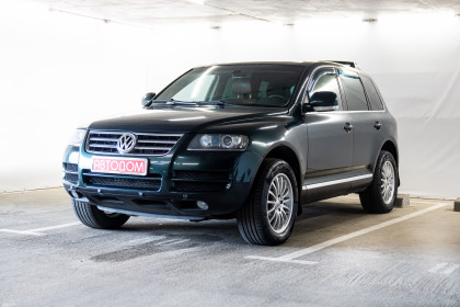 Продажа Volkswagen Touareg I 2.5 AT (174 л.с.) 2005 Зеленый в Автодом