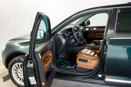 Продажа Volkswagen Touareg I 2.5 AT (174 л.с.) 2005 Зеленый в Автодом