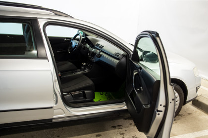 Продажа Volkswagen Passat B6 2.0 AMT (140 л.с.) 2007 Серебристый в Автодом