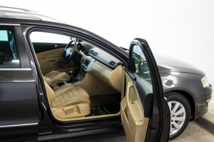 Продажа Volkswagen Passat B6 2.0 MT (122 л.с.) 2006 Коричневый в Автодом