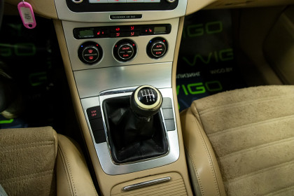 Продажа Volkswagen Passat B6 2.0 MT (122 л.с.) 2006 Коричневый в Автодом