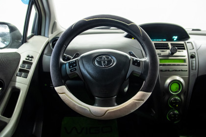 Продажа Toyota Yaris II Рестайлинг 1.3 AMT (101 л.с.) 2011 Серый в Автодом
