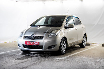 Продажа Toyota Yaris II Рестайлинг 1.3 AMT (101 л.с.) 2011 Серый в Автодом