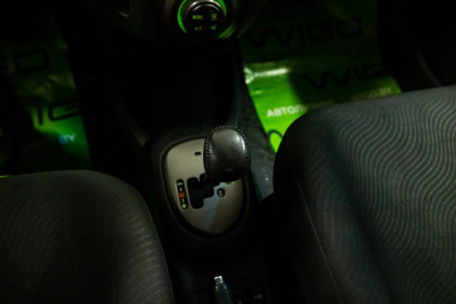 Продажа Toyota Yaris II Рестайлинг 1.3 AMT (101 л.с.) 2011 Серый в Автодом