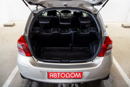Продажа Toyota Yaris II Рестайлинг 1.3 AMT (101 л.с.) 2011 Серый в Автодом