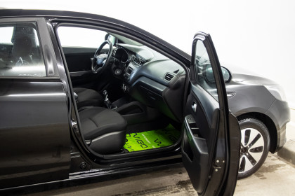 Продажа Kia Rio III 5-speed 1.6 MT (123 л.с.) 2013 Черный в Автодом