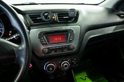 Продажа Kia Rio III 5-speed 1.6 MT (123 л.с.) 2013 Черный в Автодом