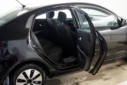 Продажа Kia Rio III 5-speed 1.6 MT (123 л.с.) 2013 Черный в Автодом