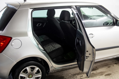 Продажа Skoda Fabia II 1.2 MT (105 л.с.) 2009 Серебристый в Автодом