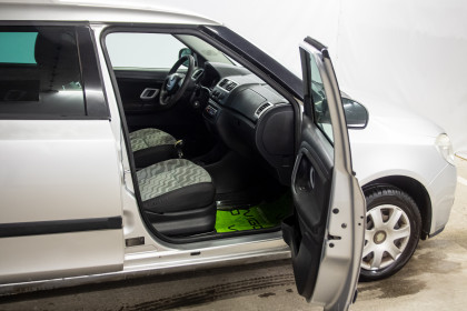 Продажа Skoda Fabia II 1.2 MT (105 л.с.) 2009 Серебристый в Автодом
