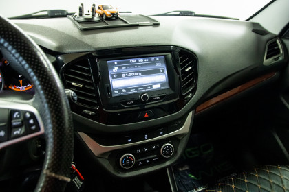 Продажа Lada (ВАЗ) Vesta I SW Cross 1.8 MT (122 л.с.) 2019 Оранжевый в Автодом