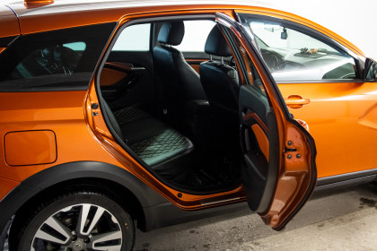 Продажа Lada (ВАЗ) Vesta I SW Cross 1.8 MT (122 л.с.) 2019 Оранжевый в Автодом