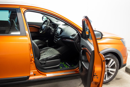 Продажа Lada (ВАЗ) Vesta I SW Cross 1.8 MT (122 л.с.) 2019 Оранжевый в Автодом