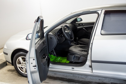 Продажа Skoda Octavia II (A5) Рестайлинг 1.6 MT (115 л.с.) 2008 Серебристый в Автодом