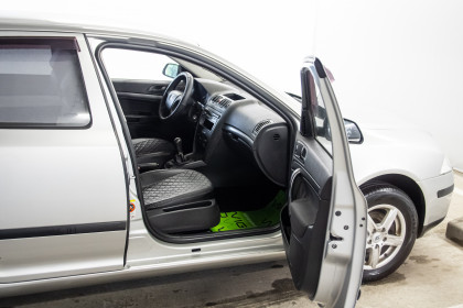 Продажа Skoda Octavia II (A5) Рестайлинг 1.6 MT (115 л.с.) 2008 Серебристый в Автодом