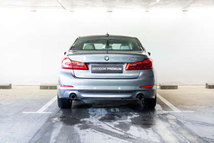 Продажа BMW 5 серии VII (G30/G31) 530i 2.0 AT (252 л.с.) 2017 Серый в Автодом