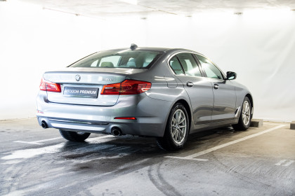 Продажа BMW 5 серии VII (G30/G31) 530i 2.0 AT (252 л.с.) 2017 Серый в Автодом
