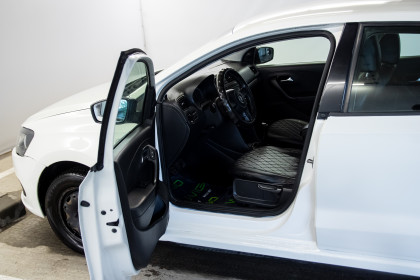 Продажа Volkswagen Polo V 1.6 MT (105 л.с.) 2012 Белый в Автодом