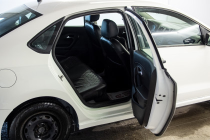 Продажа Volkswagen Polo V 1.6 MT (105 л.с.) 2012 Белый в Автодом