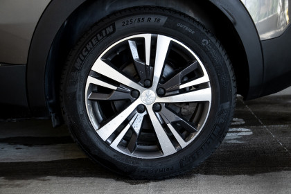 Продажа Peugeot 3008 II Рестайлинг 1.2 MT (130 л.с.) 2021 Серый в Автодом