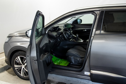 Продажа Peugeot 3008 II Рестайлинг 1.2 MT (130 л.с.) 2021 Серый в Автодом