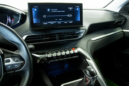 Продажа Peugeot 3008 II Рестайлинг 1.2 MT (130 л.с.) 2021 Серый в Автодом
