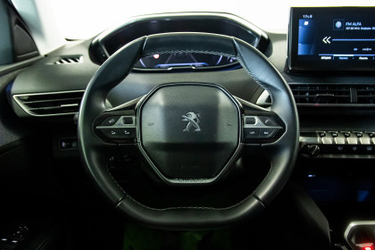 Продажа Peugeot 3008 II Рестайлинг 1.2 MT (130 л.с.) 2021 Серый в Автодом