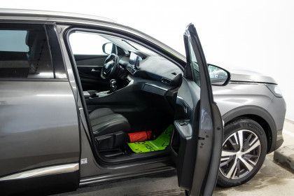 Продажа Peugeot 3008 II Рестайлинг 1.2 MT (130 л.с.) 2021 Серый в Автодом