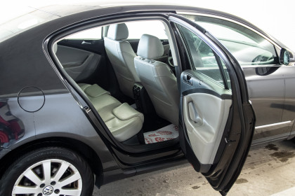Продажа Volkswagen Passat B6 2.0 AT (200 л.с.) 2008 Черный в Автодом