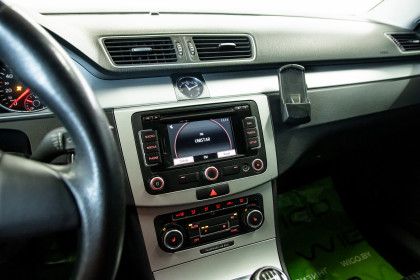 Продажа Volkswagen Passat B7 1.6 MT (105 л.с.) 2011 Серебристый в Автодом