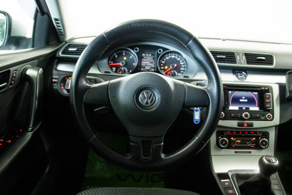 Продажа Volkswagen Passat B7 1.6 MT (105 л.с.) 2011 Серебристый в Автодом