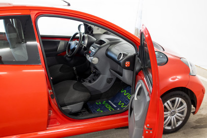 Продажа Toyota Aygo I Рестайлинг 1.0 MT (67 л.с.) 2010 Красный в Автодом
