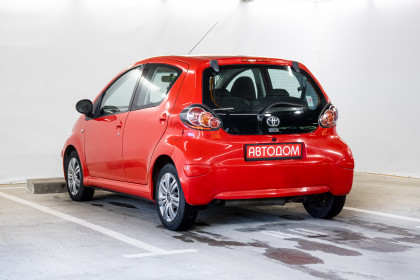 Продажа Toyota Aygo I Рестайлинг 1.0 MT (67 л.с.) 2010 Красный в Автодом
