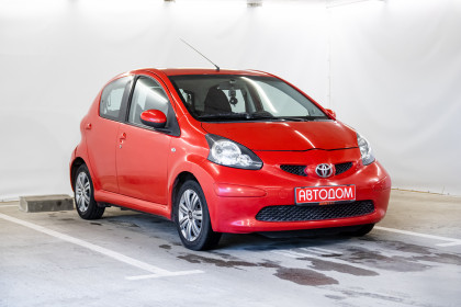 Продажа Toyota Aygo I Рестайлинг 1.0 MT (67 л.с.) 2010 Красный в Автодом