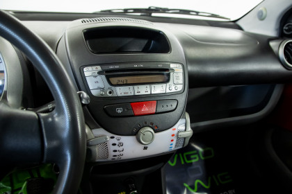 Продажа Toyota Aygo I Рестайлинг 1.0 MT (67 л.с.) 2010 Красный в Автодом