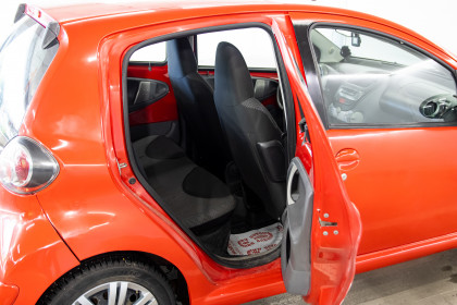 Продажа Toyota Aygo I Рестайлинг 1.0 MT (67 л.с.) 2010 Красный в Автодом