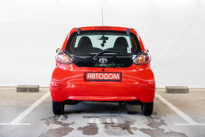 Продажа Toyota Aygo I Рестайлинг 1.0 MT (67 л.с.) 2010 Красный в Автодом
