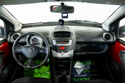Продажа Toyota Aygo I Рестайлинг 1.0 MT (67 л.с.) 2010 Красный в Автодом