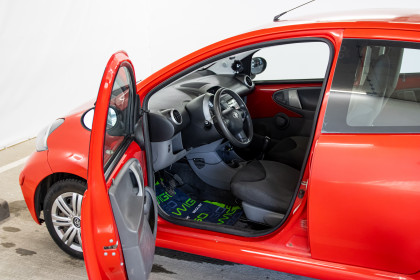 Продажа Toyota Aygo I Рестайлинг 1.0 MT (67 л.с.) 2010 Красный в Автодом
