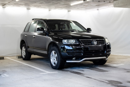 Продажа Volkswagen Touareg I 2.5 AT (174 л.с.) 2006 Черный в Автодом