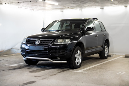 Продажа Volkswagen Touareg I 2.5 AT (174 л.с.) 2006 Черный в Автодом