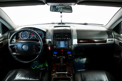 Продажа Volkswagen Touareg I 2.5 AT (174 л.с.) 2006 Черный в Автодом