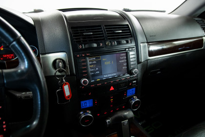 Продажа Volkswagen Touareg I 2.5 AT (174 л.с.) 2006 Черный в Автодом