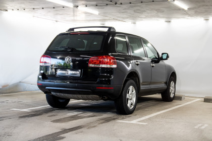Продажа Volkswagen Touareg I 2.5 AT (174 л.с.) 2006 Черный в Автодом